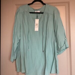 Calvin Klein Plus size Women's Roll Sleeve Blouse, size 1X